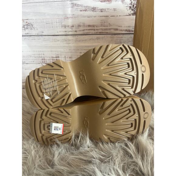 UGG-Australia classic twin seam new height boots new with box size 8 tan - Picture 6 of 13
